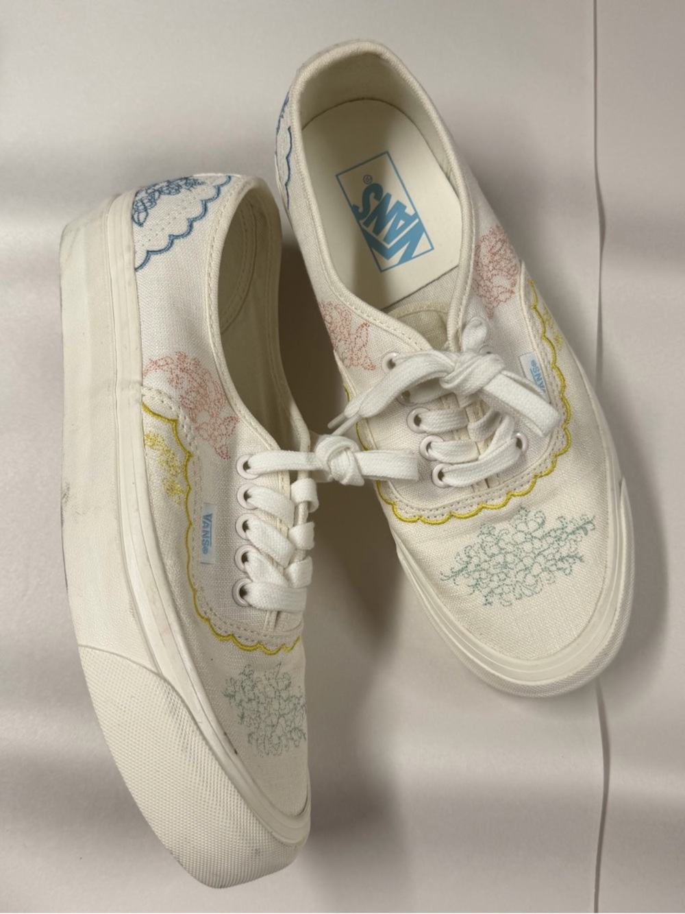 Vans Unisex Linen Blossom White Canvas Sneakers with Pastel Embroidery